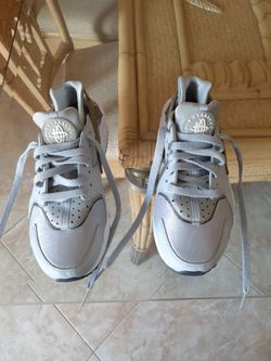 NIKE HUARACHE