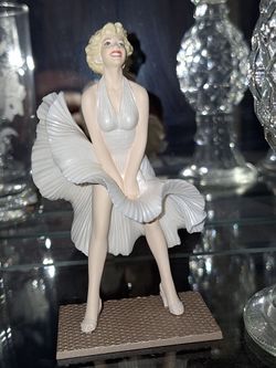 Marilyn Monroe 'Seven Year Itch' Hallmark Figurine