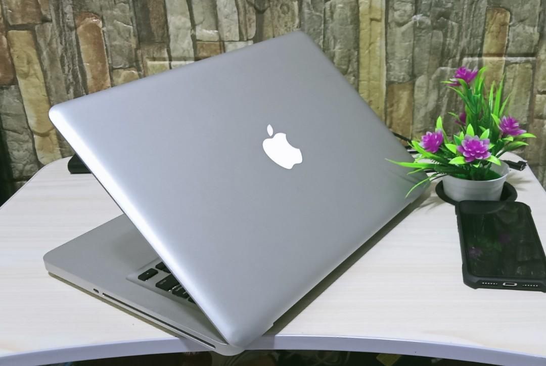 Apple MacBook Pro 13” core i5 processor 8GB RAM 500GB STORAGE $135 