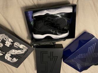 Jordan 12 Space jam Size 9