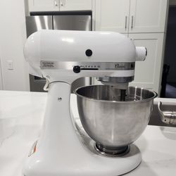 White Kitchen Aid Classic Stand Mixer for Sale in Riverside, CA