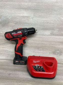Milwaukee 2407-20 M12 3/8" Drill/Driver w/ Battery & Charger (PO1022000)