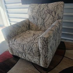 ✨️🚨 White Accent Sitting Chair ✨️
