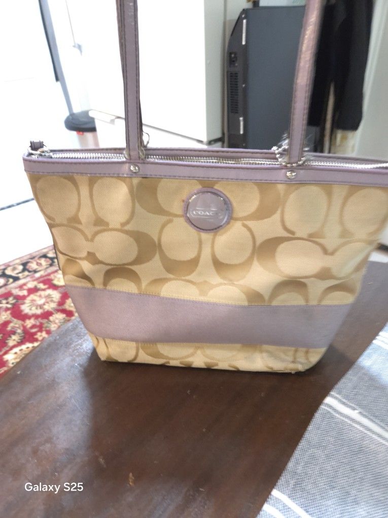 COACH PURSE AND WALLET REAL! NOT FAKE !