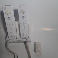 2 Rechargeable Wii Controllers