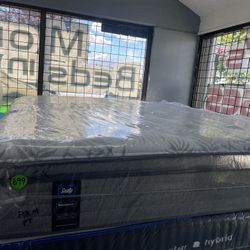 CALIFORNIA KING SIZE SEALY POSTUREPEDIC PILLOW TOP MATTRESS & BOX SPRINGS BED SET