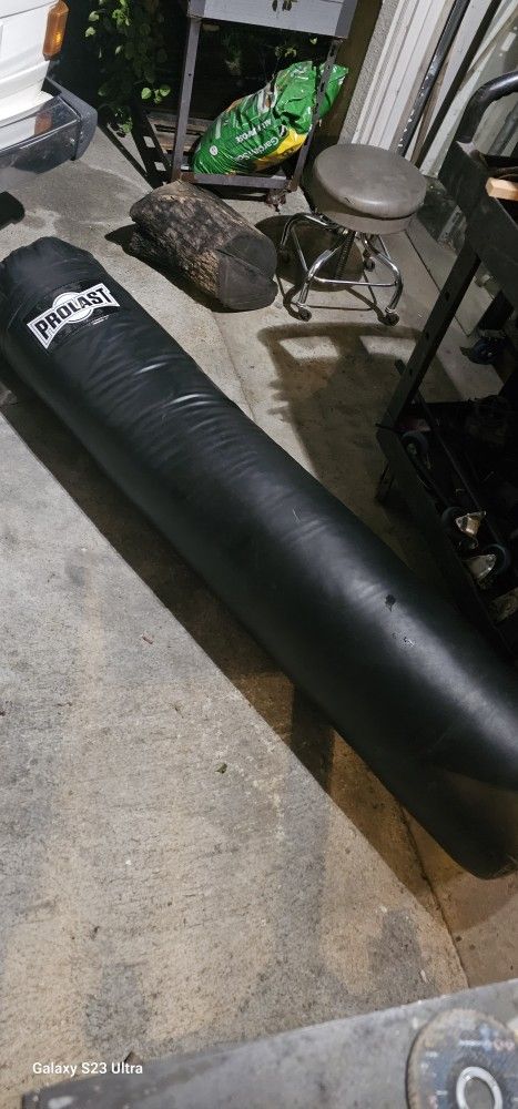 6ft 130lb Punching Bag