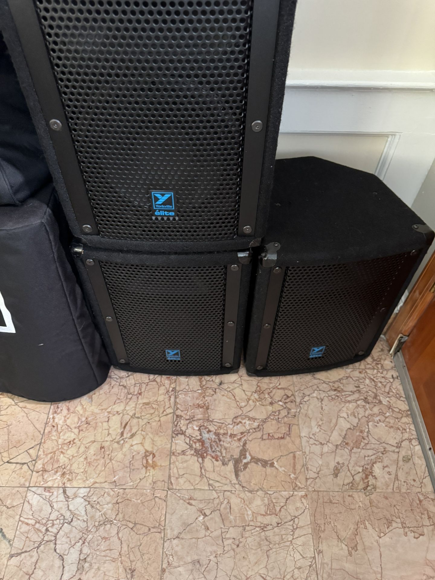Yorkville speakers powered EP 10 Made In Canada Made In Italy Very Little Use