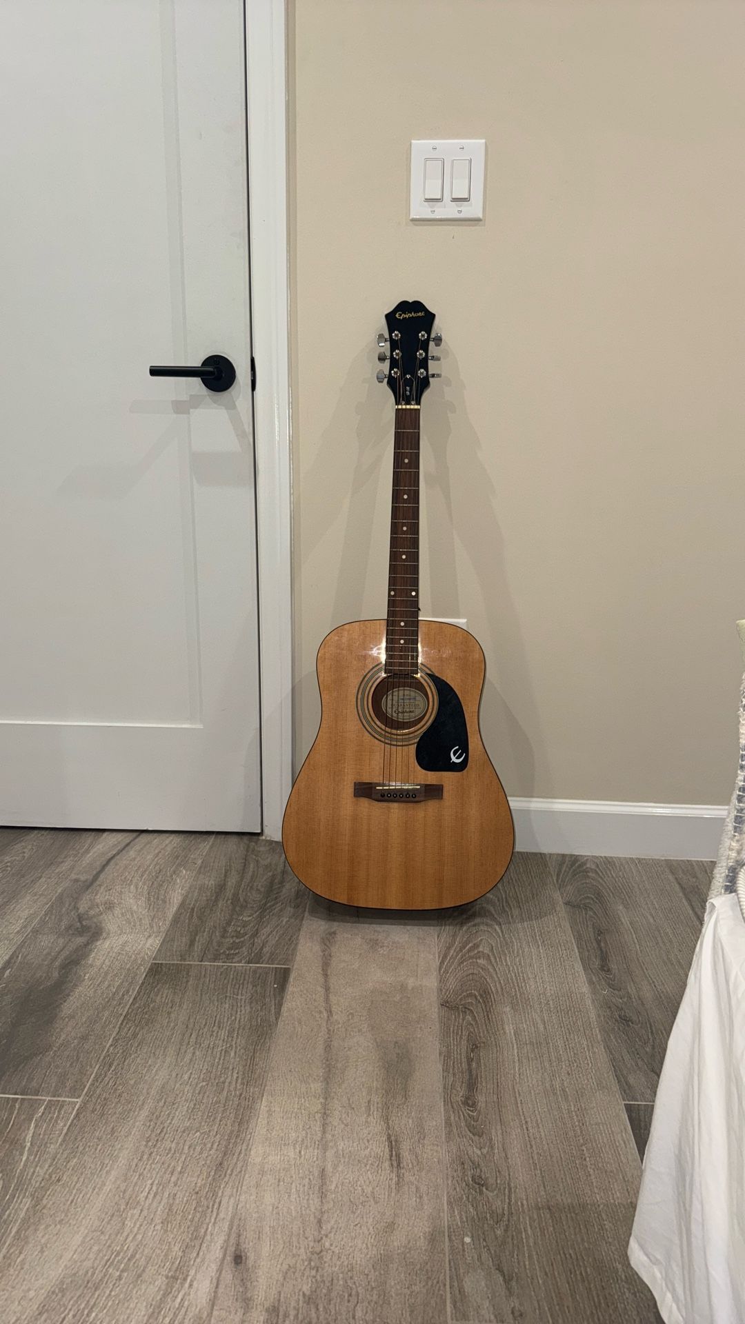 Epiphone Acoustic Guitar Model: DR901A