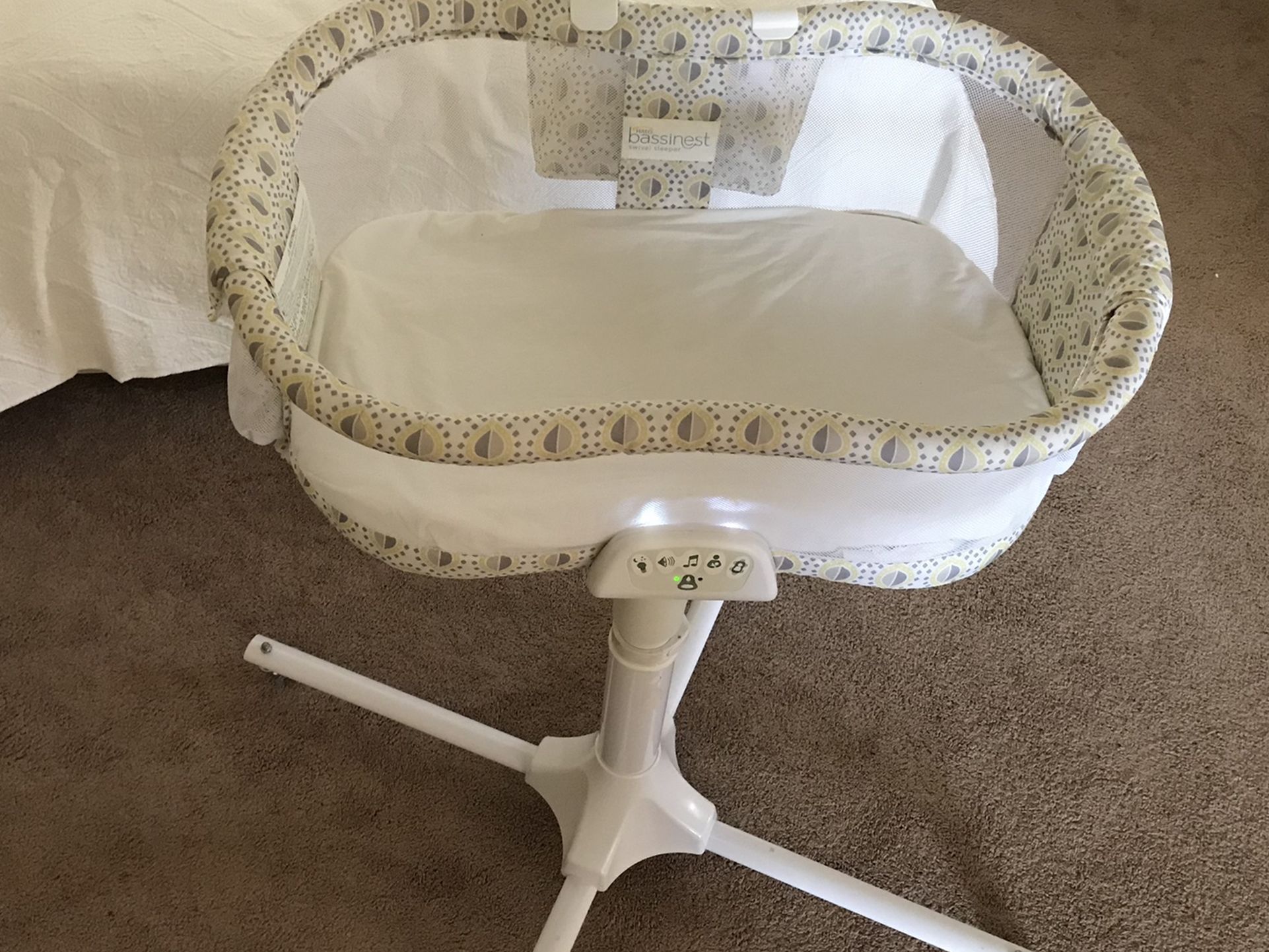 Bassinet Swivel Sleeper for baby