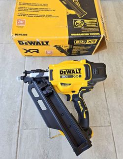 DeWALT 20V XR Framing Nailer 30 degrees