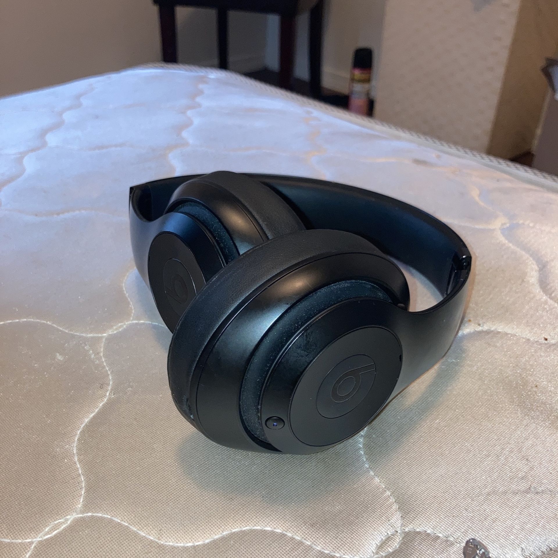 Beats By Dre Studio 3 Headphones With Noise Canceling Features With Aux Cord And Charger $150