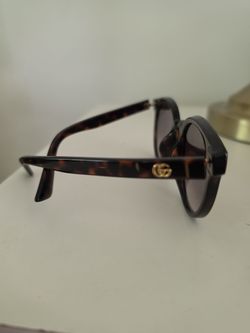 Glasses. Gucci. Female.