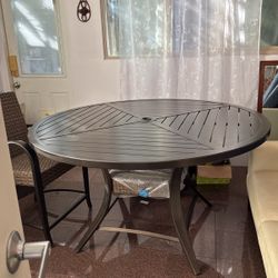 PATIO DINNING SET 6 Chairs 