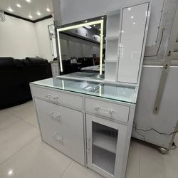 Vendo Vanity color plateado