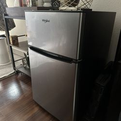 Mini Fridge 