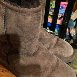 Ugg’s Size 7 