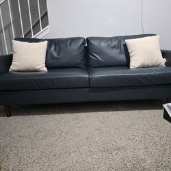 Letter Faux Sofa .