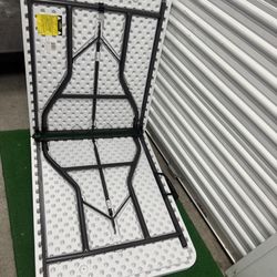 Maxchief 6' Industrial-Grade Folding table