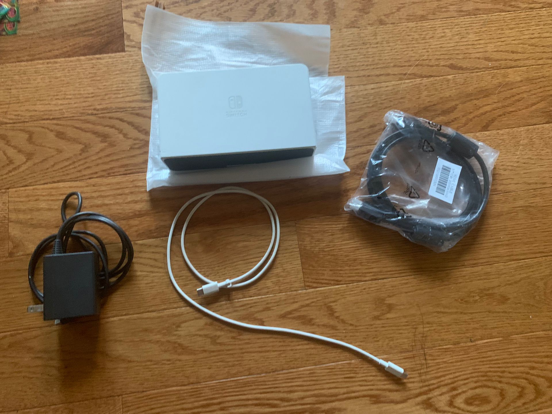 NEW White Oled Nintendo Dock Charger/TV SELL OR TRADE 