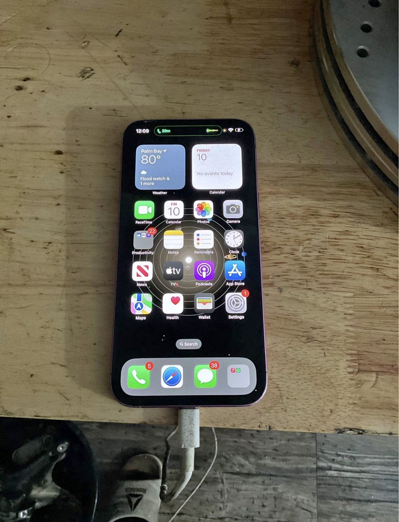 Pink iPhone 16 Plus 