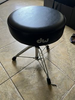 DW 5000-series 15” round throne
