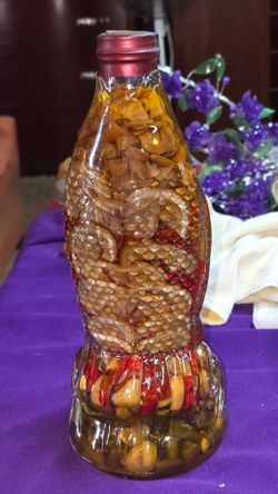 Unopened Vintage Shonfeld's Infused Vinegar Vegetables  Fish Shaped Display Bottle. CR4P005