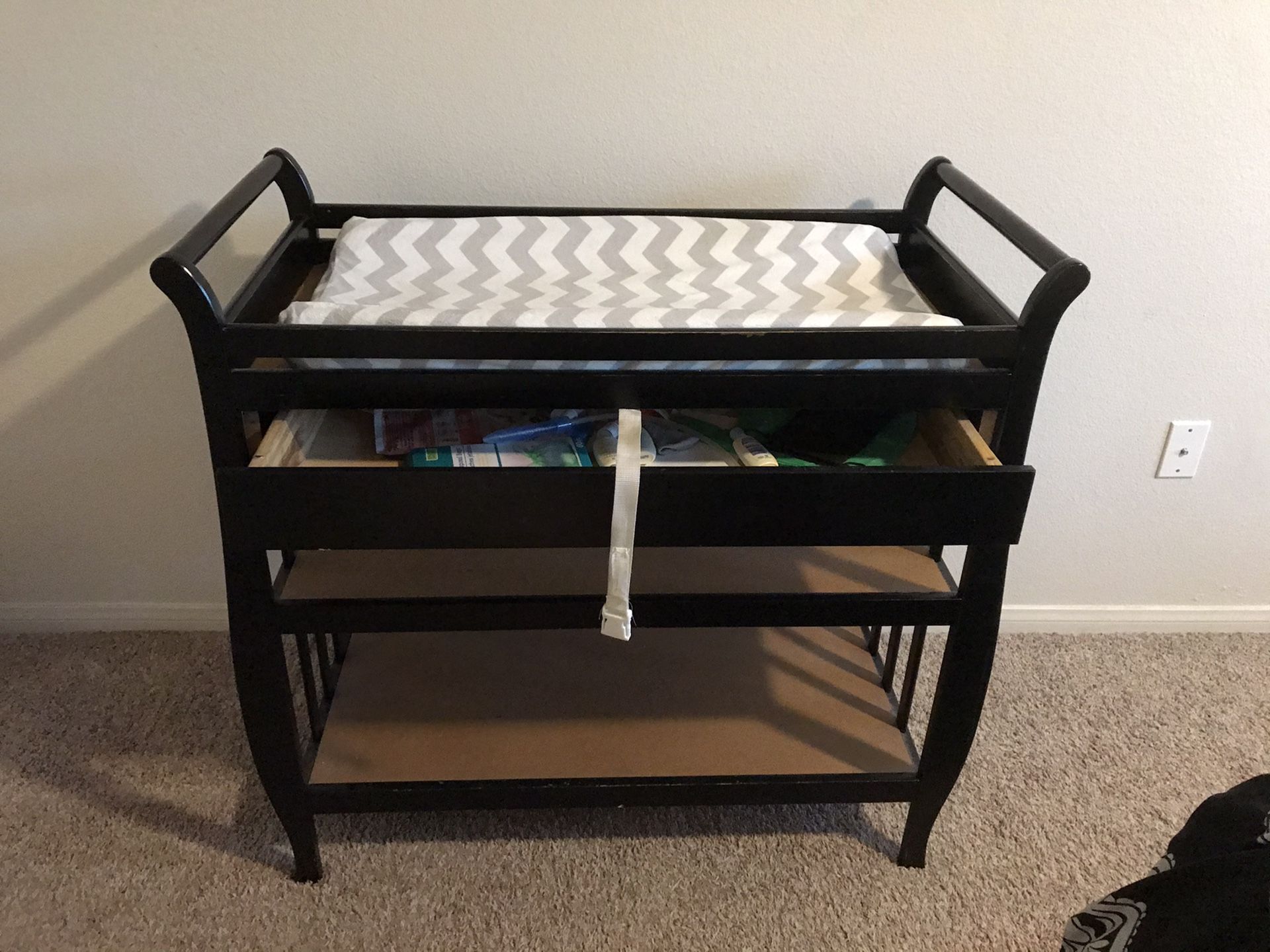 Baby Changing Table 30$