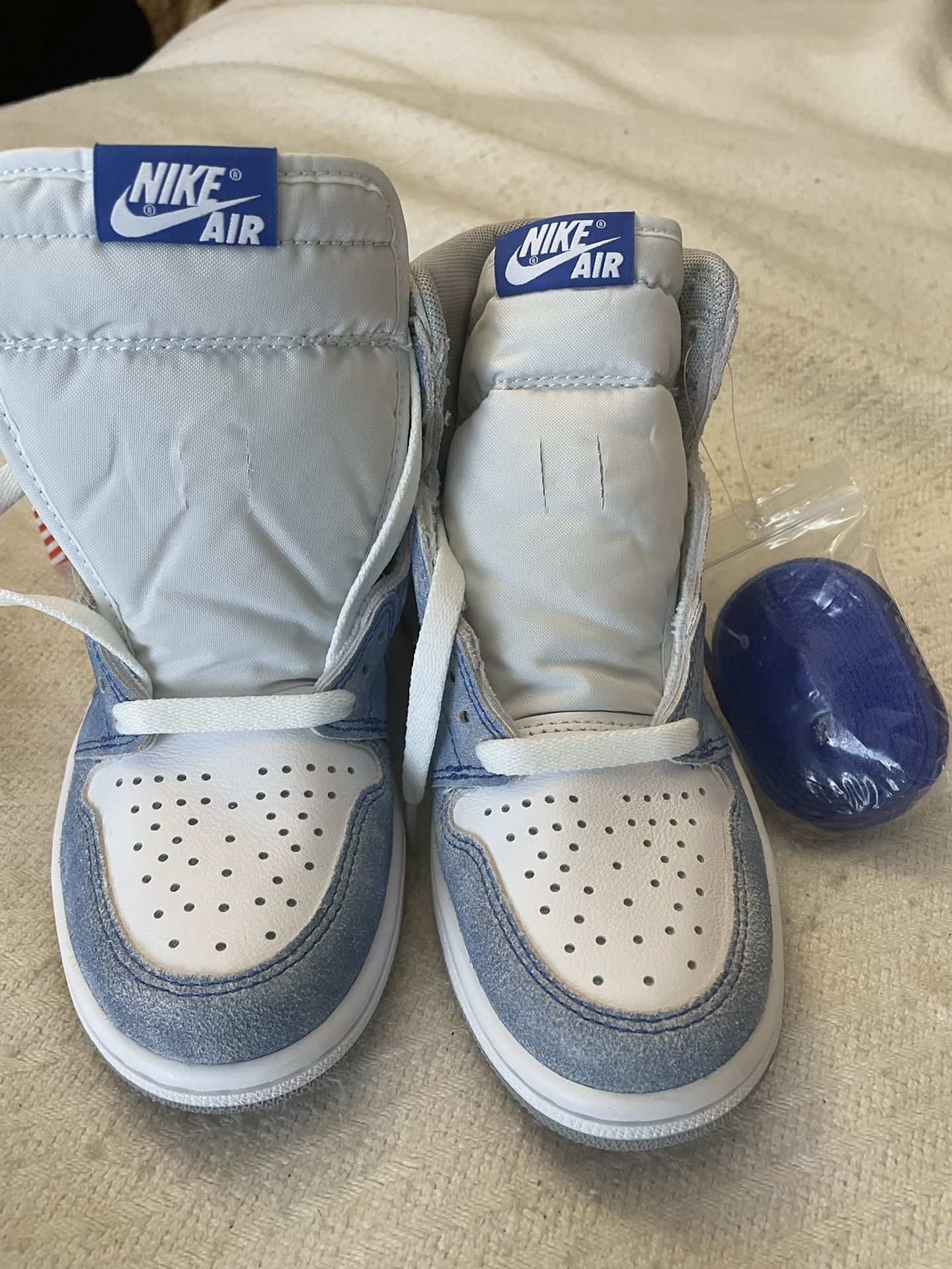 Nike Air Jordon Retro High OG Blue And White Size