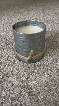 NWT KIRLAND’S home Cassis & Lily Bloom galvanized decorative candle 10 oz