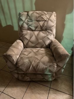 La-Z-Boy Chair Recliner (Great Condition)