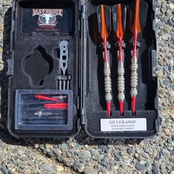 Maverick Professional Dart Set
