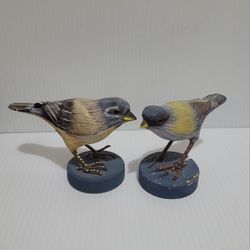 VTG 2 Wooden Birds Figurines Hand Carved Hand Painted Beautiful Colors Detailed.