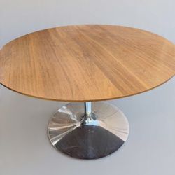 Round Pedestal Table by Calligaris