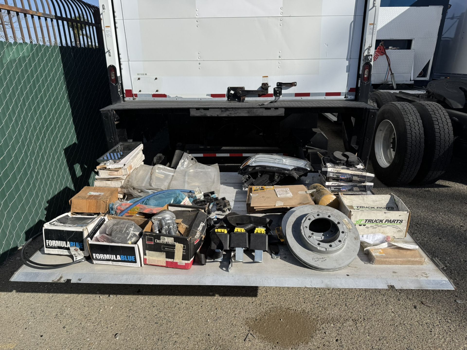 Peterbilt International Freightliner New !!! Miscellaneous Truck Parts / Make Offer For Everything