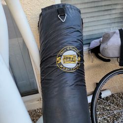 STAND AND PUNCHING BAG