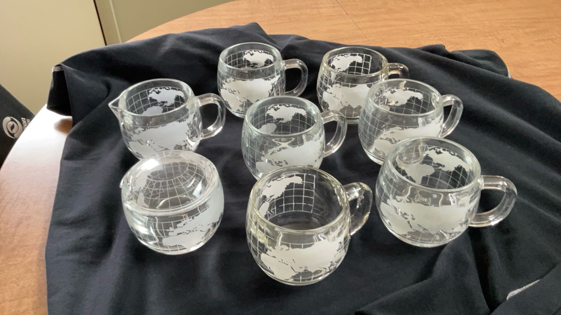 Vintage Nestle Etched World Glass Mugs With Creamer And Sugar