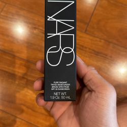 NARS Pure Radiant Tinted Moisturizer Broad Spectrum SPF 30