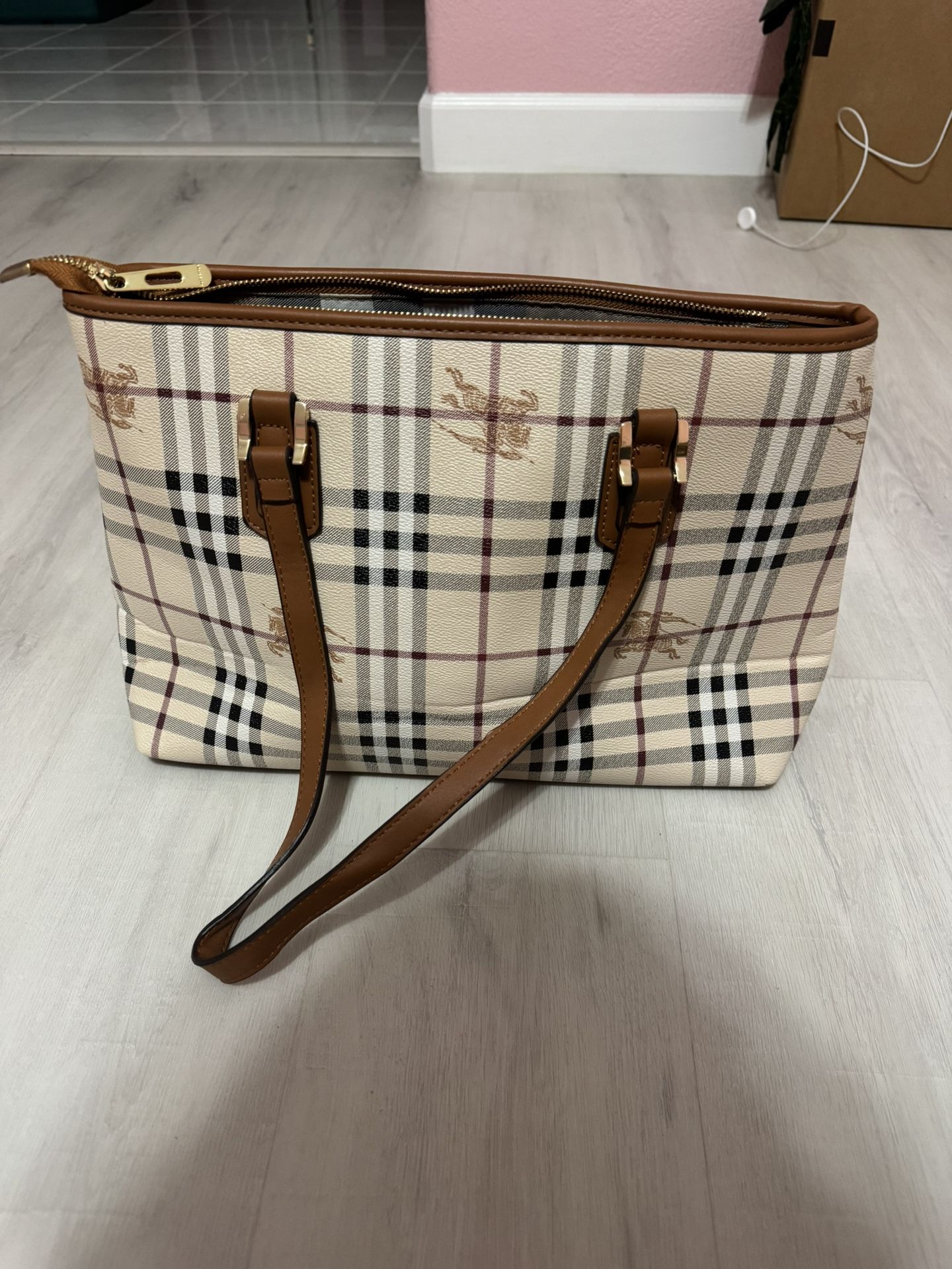 Burberry Tote Bag Hand Bag Women Brand New Never Used Designer Bag