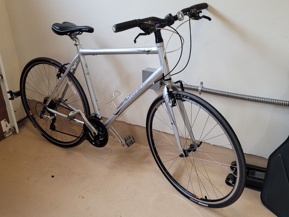 TREK F.1 FX 22.5" MENS ROAD BIKE