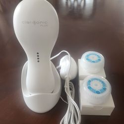 Clarisonic Plus Sonic Cleansing Device + 2 Replacement Brushes 