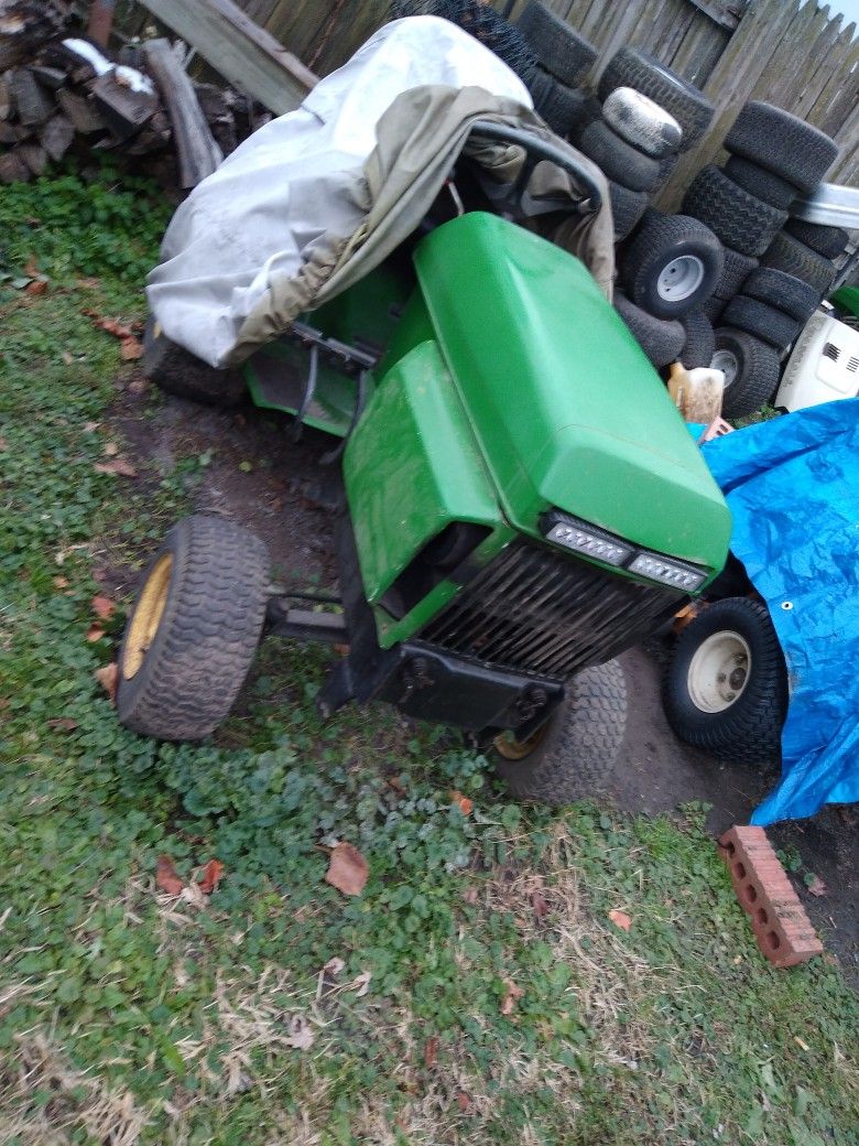 John Deere 300 Garden Tractor Riding