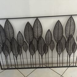 Beautiful Metal Frame Wall Art Leaf Design 