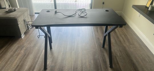 Gaming desk