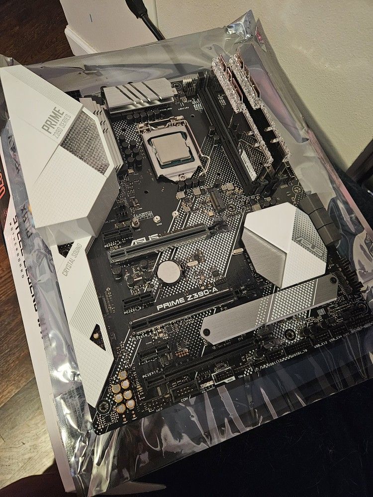 i7 9700K + ASUS Z390 MOBO + 32GB DDR4 Ram