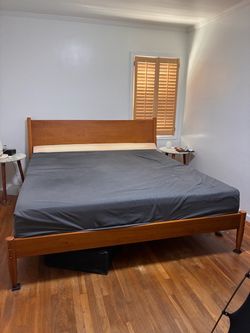 Grady Solid Wood Platform Bed by Foundstone