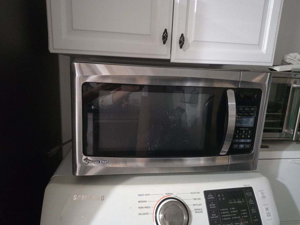 Magic Chef Microwave 