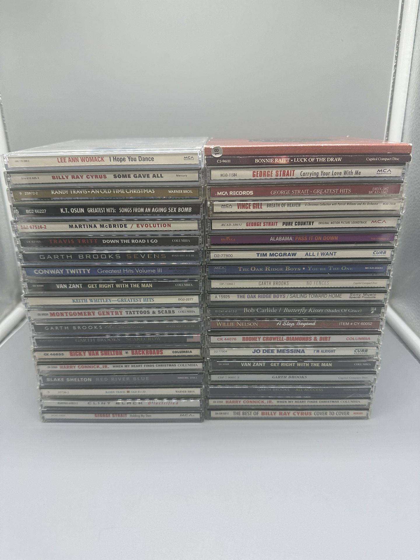 Lot 39 Country Music CDs Garth Brooks, Randy Travis, George Strait,Willie Nelson