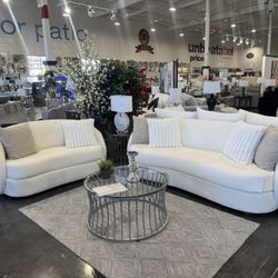 2 Piece living room set / Includes: Sofa & Loveseat 