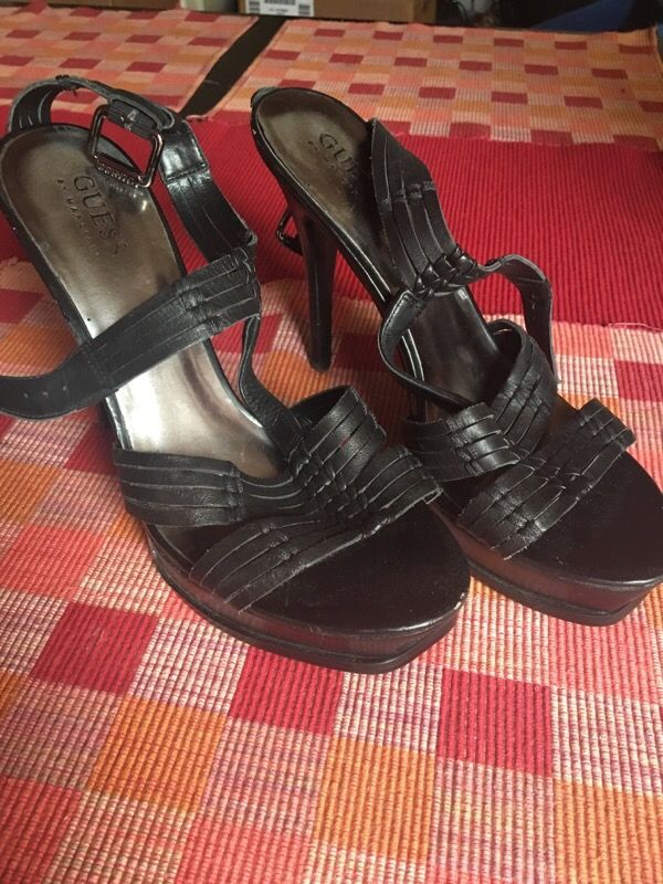 Guess heals black size 8